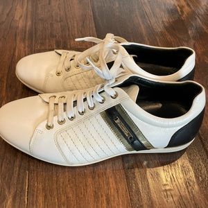 Men’s Versace sneakers. Worn nice size 8
